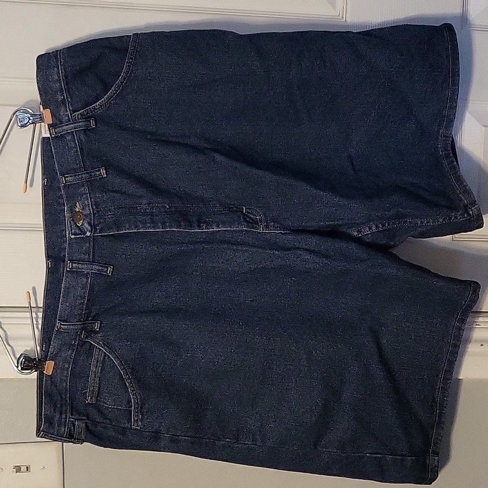 NWT Wrangler Relaxed Fit Denim Jean Shorts